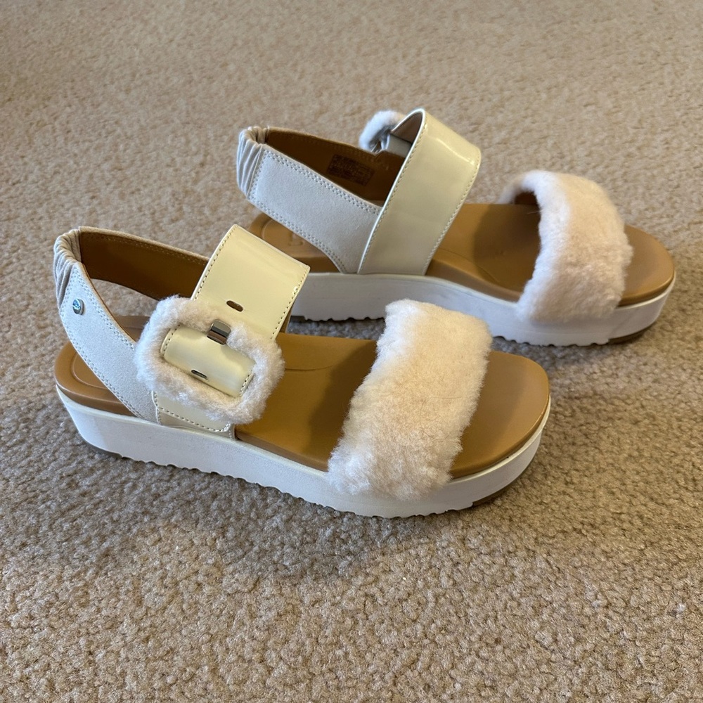 UGG Women's Le Fluff Platform Sandals